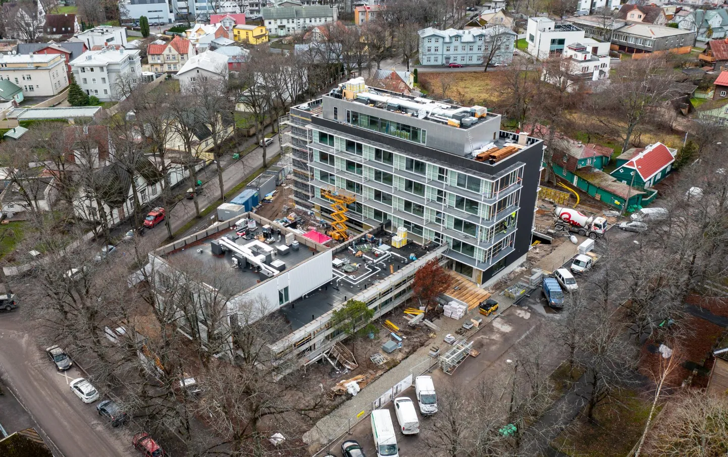 Esplanaadi 10 kinnistule kerkib mitmekümne eraldiseisva korteriga hotell.