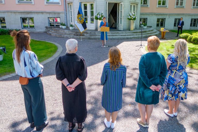 Kersti Kaljulaid sai lähisuhtevägivalla ennetustöö auhinna mullu sügisel, kuid toona ei saanud seda üle anda.