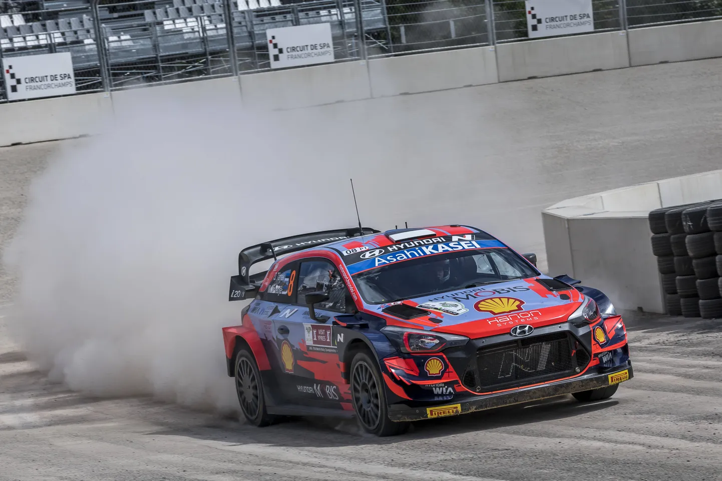 Belgia ralli raames külastasid WRC-ässad ka kuulsat Spa-Francorchamps'i ringrada. Lähiajal seda uuesti MM-sarjas ei näe, kuid tulevikus loodetavasti küll.