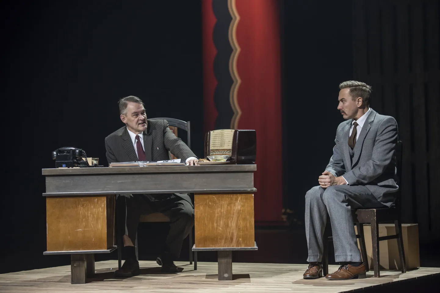 Võim muutub, kuid näod jäävad «Tuvides» samaks – Porkov (Pekka Kekäläinen) ja Edgar Parts (Mikko Rantaniva).