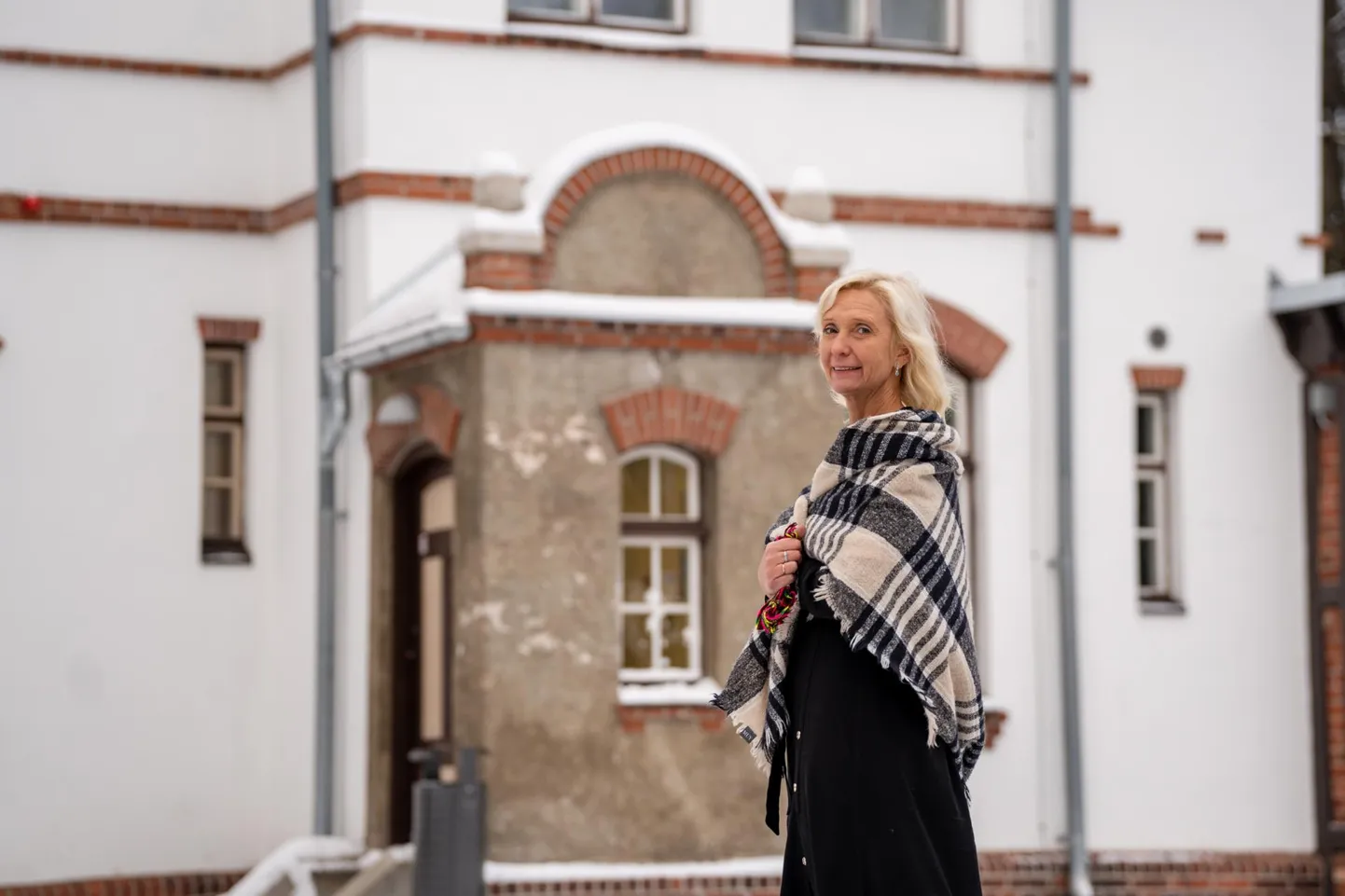 Pärnu vanalinna põhikooli direktori Pille Tahkeri lemmik on Pühavaimu 19 asuv väiksem maja, kus sees kooli võimla, väikeklassid ja püssirohukeldris raamatukogu.