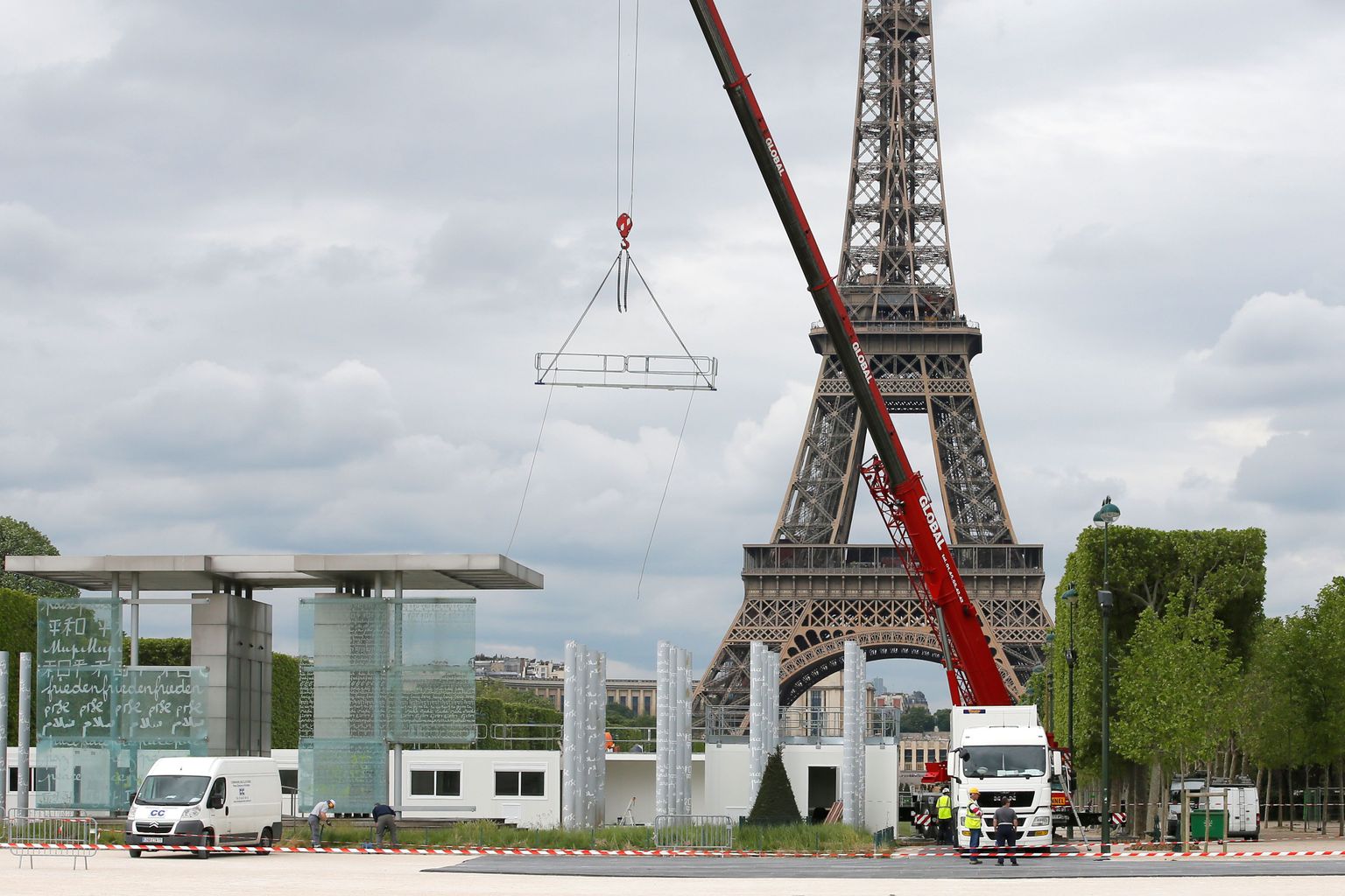UEFA EURO 2016 fänniala ehitamine Pariisi Eiffeli torni juurde