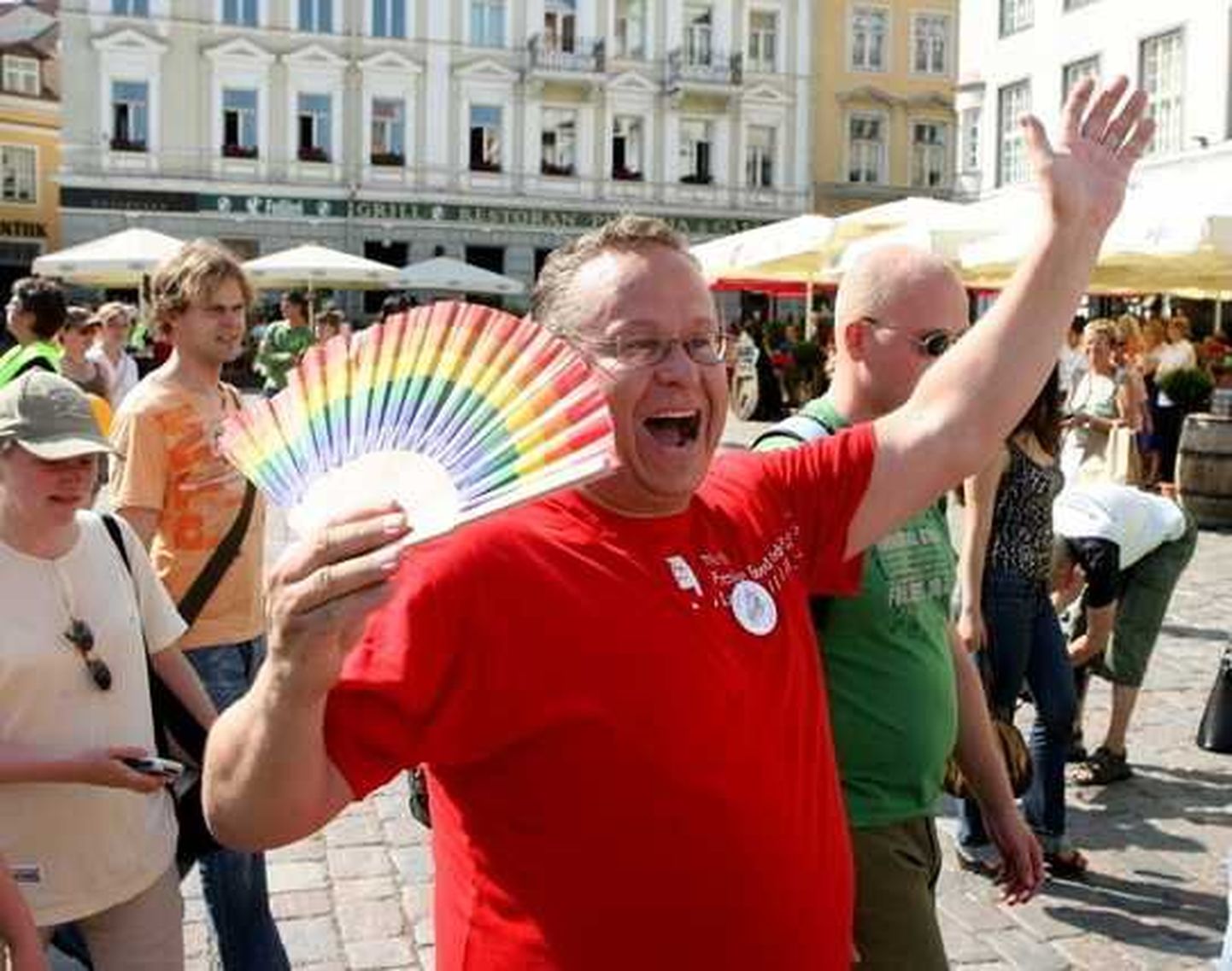 Osa Briti psühhiaatreid püüab tõestatud meetodite puudumsest hoolimata ravida homoseksuaalsust. Pildil 2007. aasta geiparaad Tallinnas.