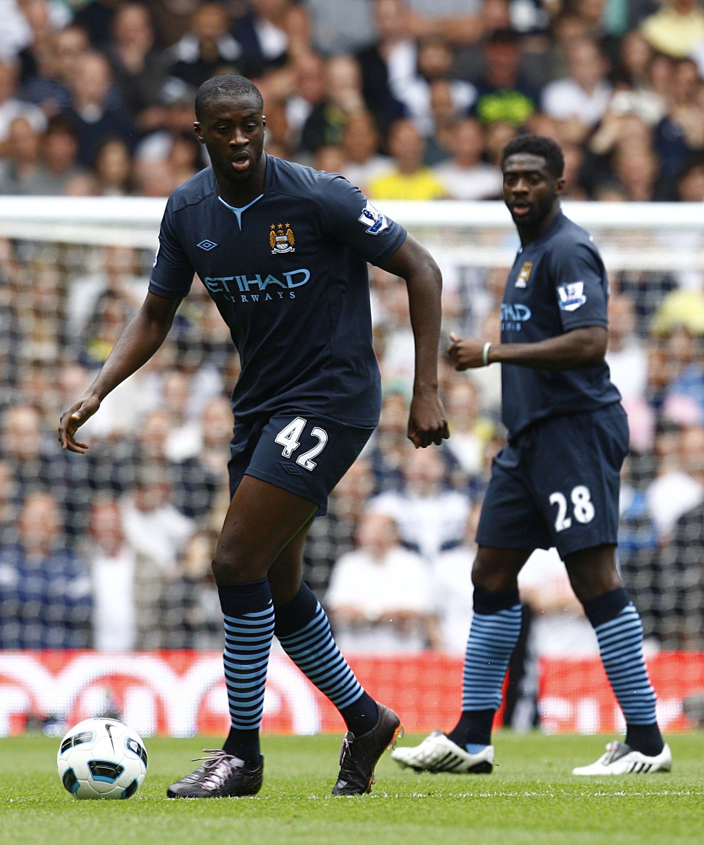 Manchester City mängumehed Yaya Toure (palliga) ja Kolo Toure.