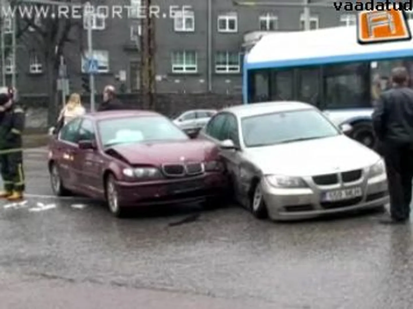 Hajameelne juht sõitis oma BMWga mõlki teise BMW.