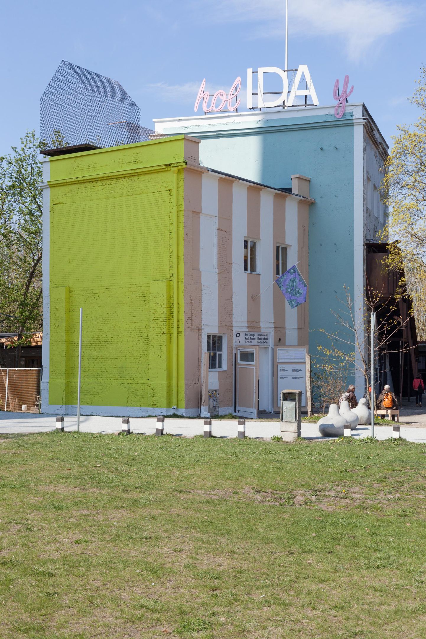 Здание Музея современного искусства в Таллинне.
