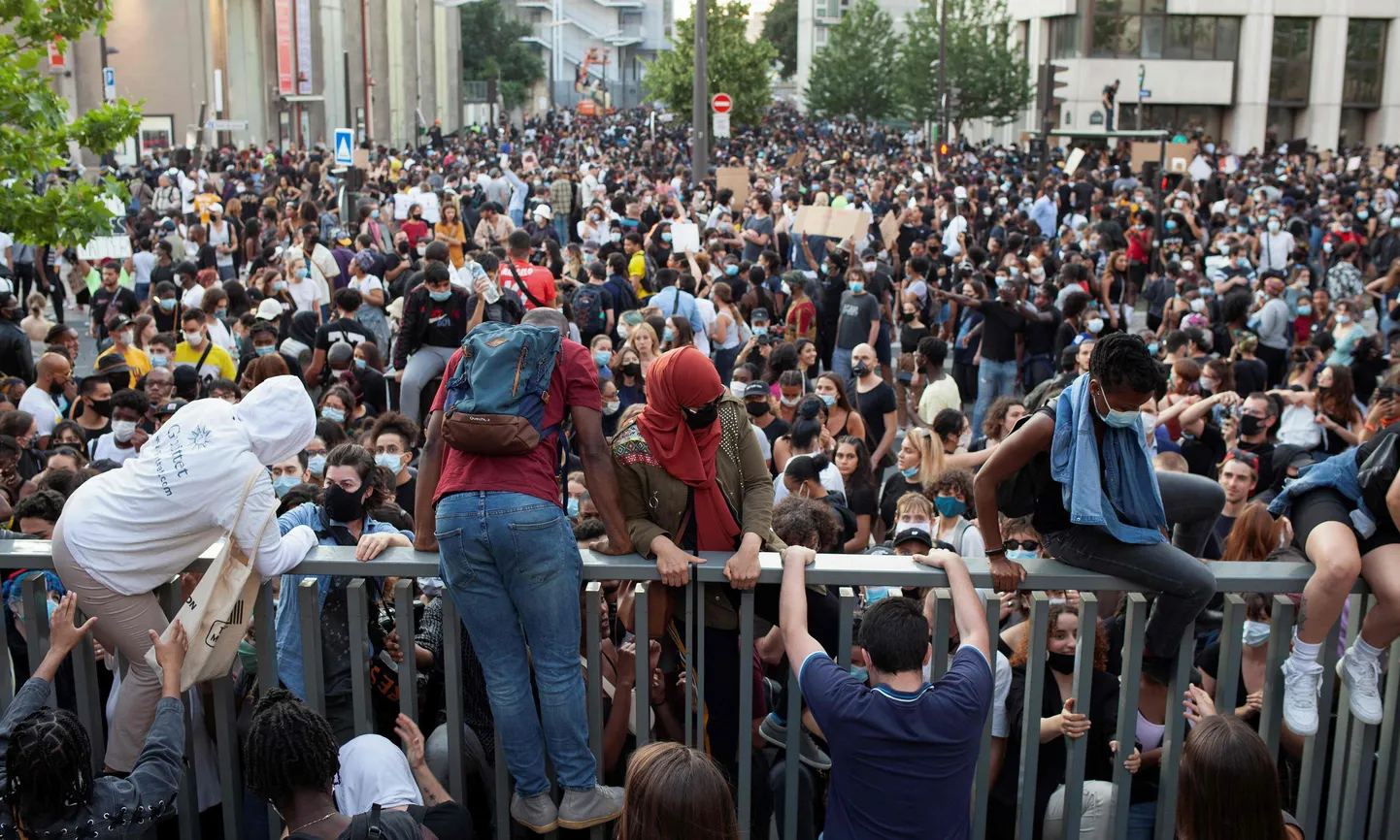 Акция протеста в Париже.