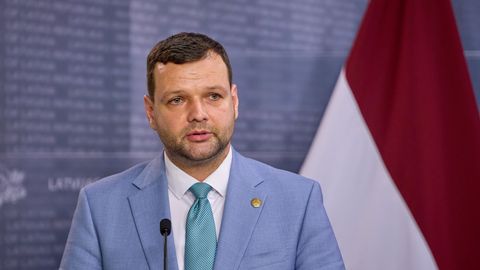 Par izdienas pensijām nekas vēl nav nolemts, uzsver Uzulnieks