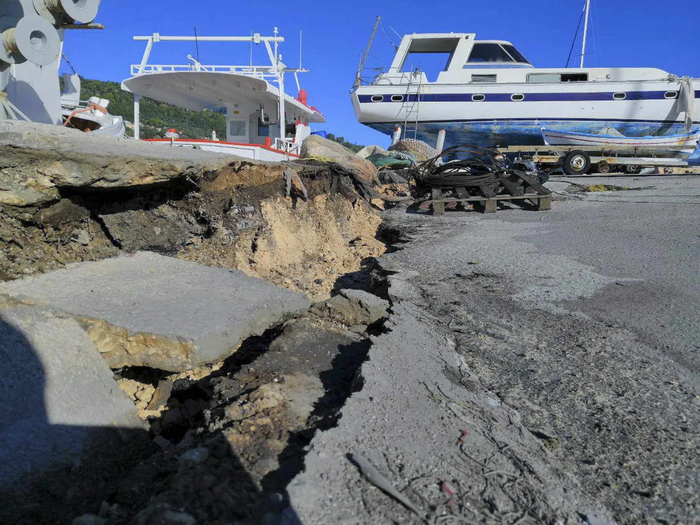 Maavärin põhjustas purustusi turistide seas populaarsel Zákynthose saarel. Pilt on antud artiklit illustreeriv.