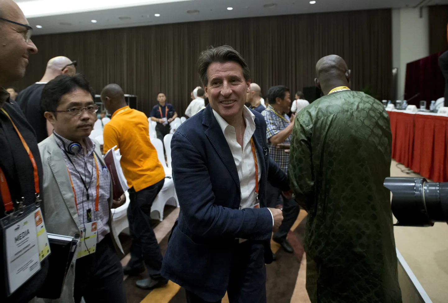 Sebastian Coe (keskel) valiti kolmapäeval IAAFi presidendiks.