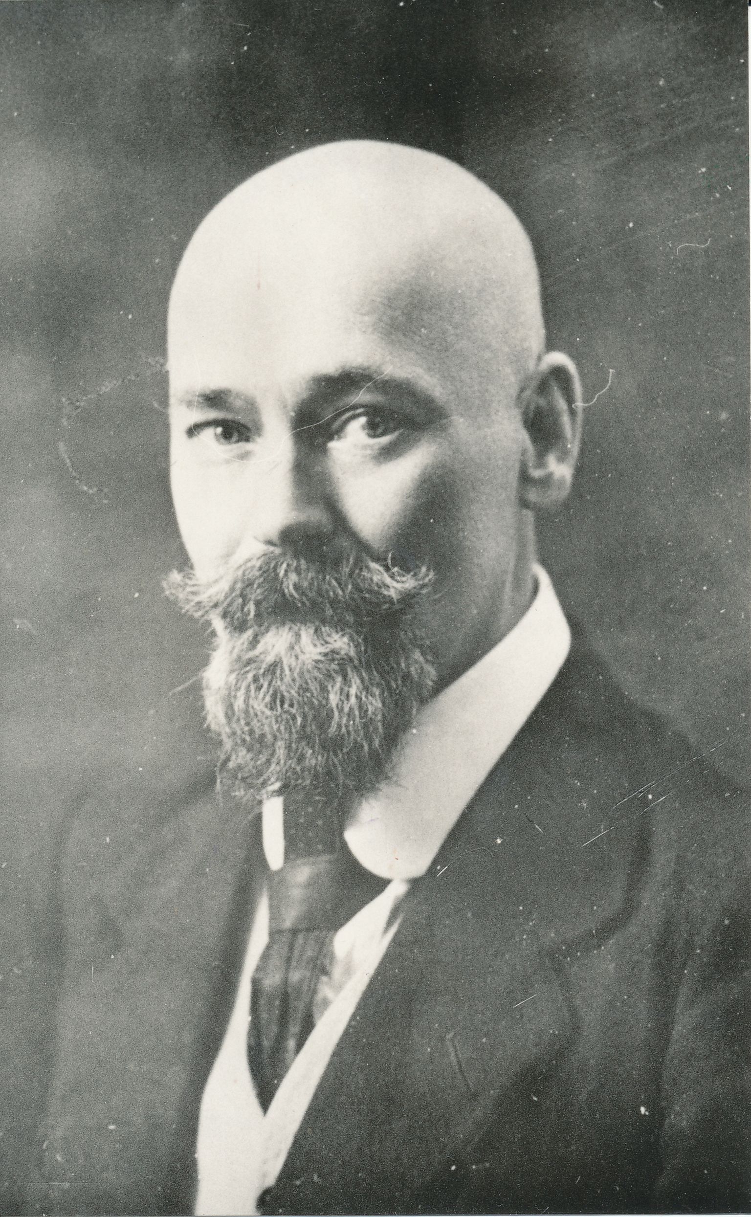 Kirjanik Karl August Hindrey.