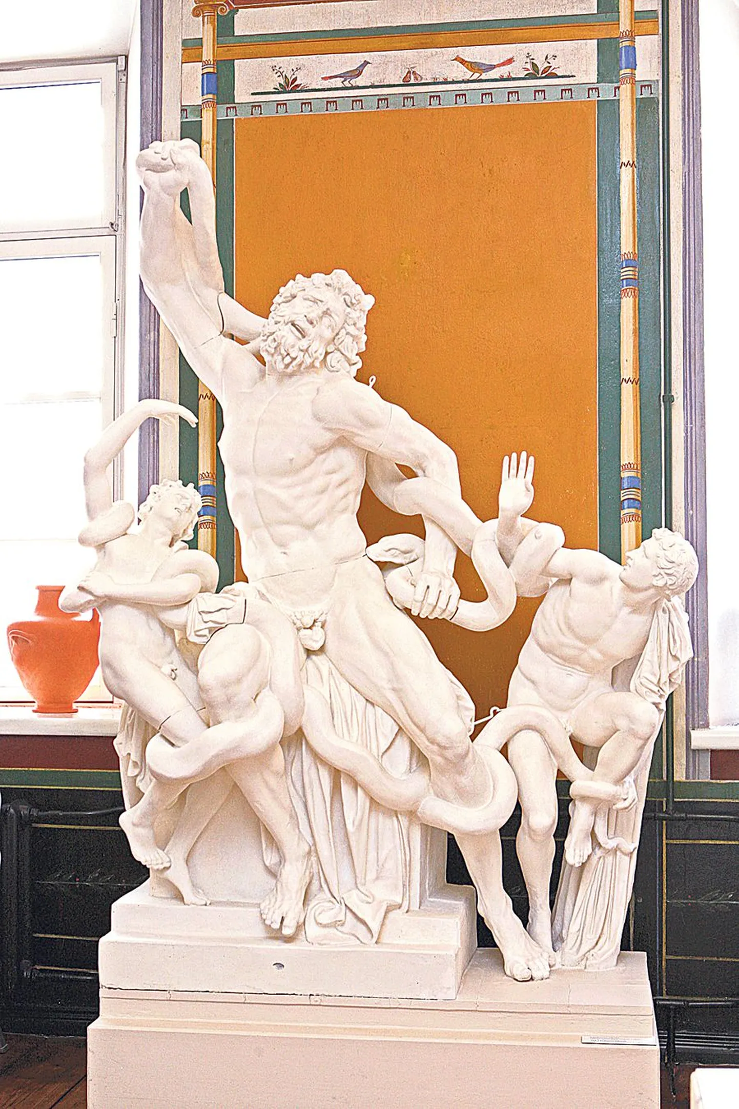 «Laokooni grupp».  
1. saj eKr. Muuseumi kõige suurem ja keerukam valand. Ostetud 1860. aastal.