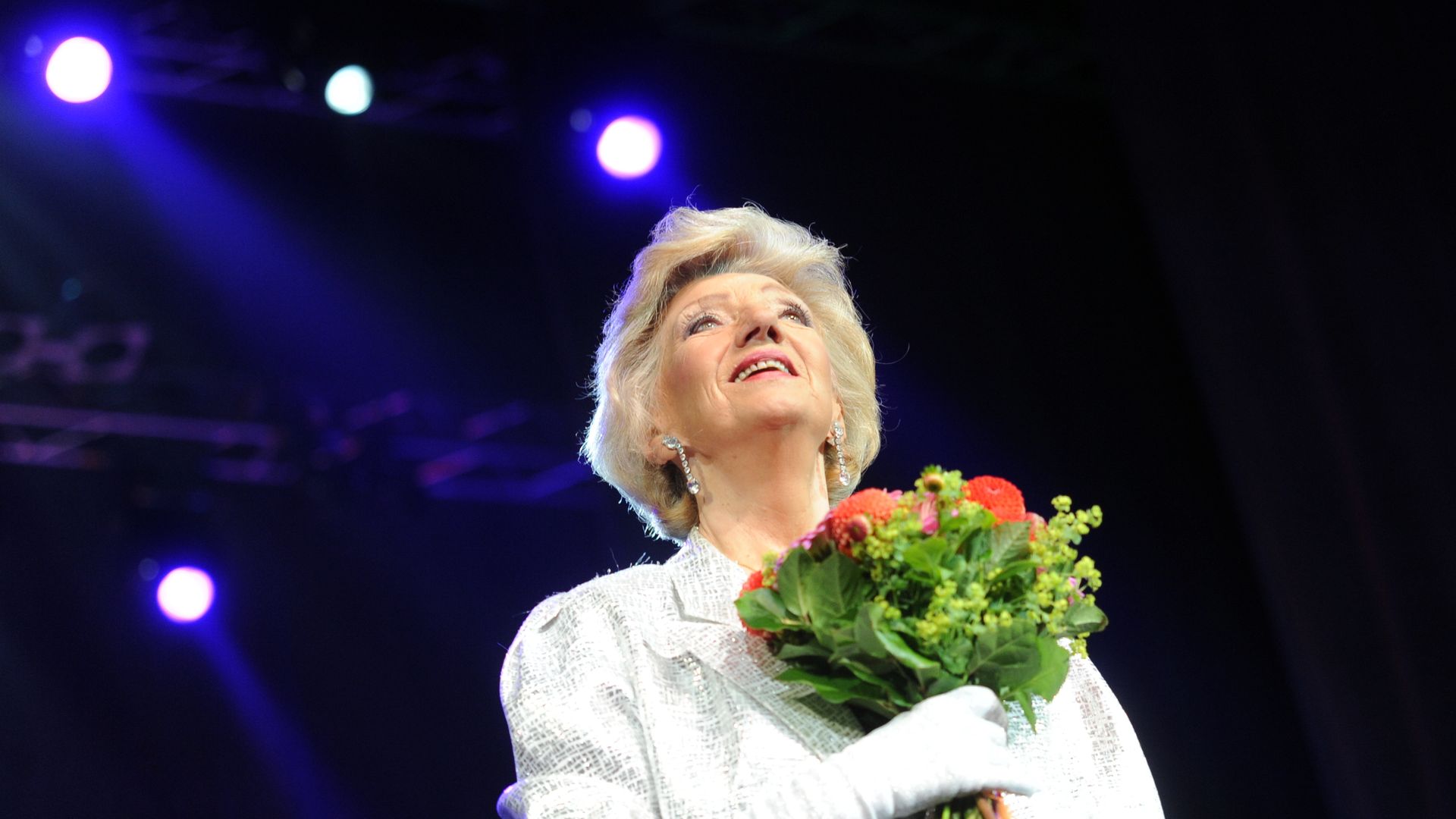 Estrādes leģenda Margarita Vilcāne 85. jubileju sagaida kopā ar dēlu