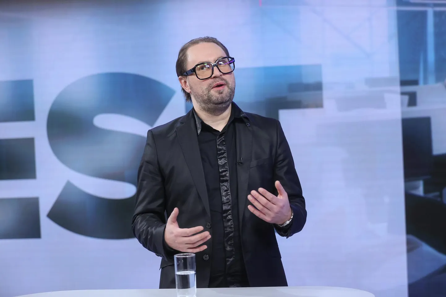 Steven-­Hristo ­Evestuse sõnul erakondade rahastamise järelvalve komisjoni (ERJK) likvideerimise eelnõult allkirja äravõtmisest ei piisa.