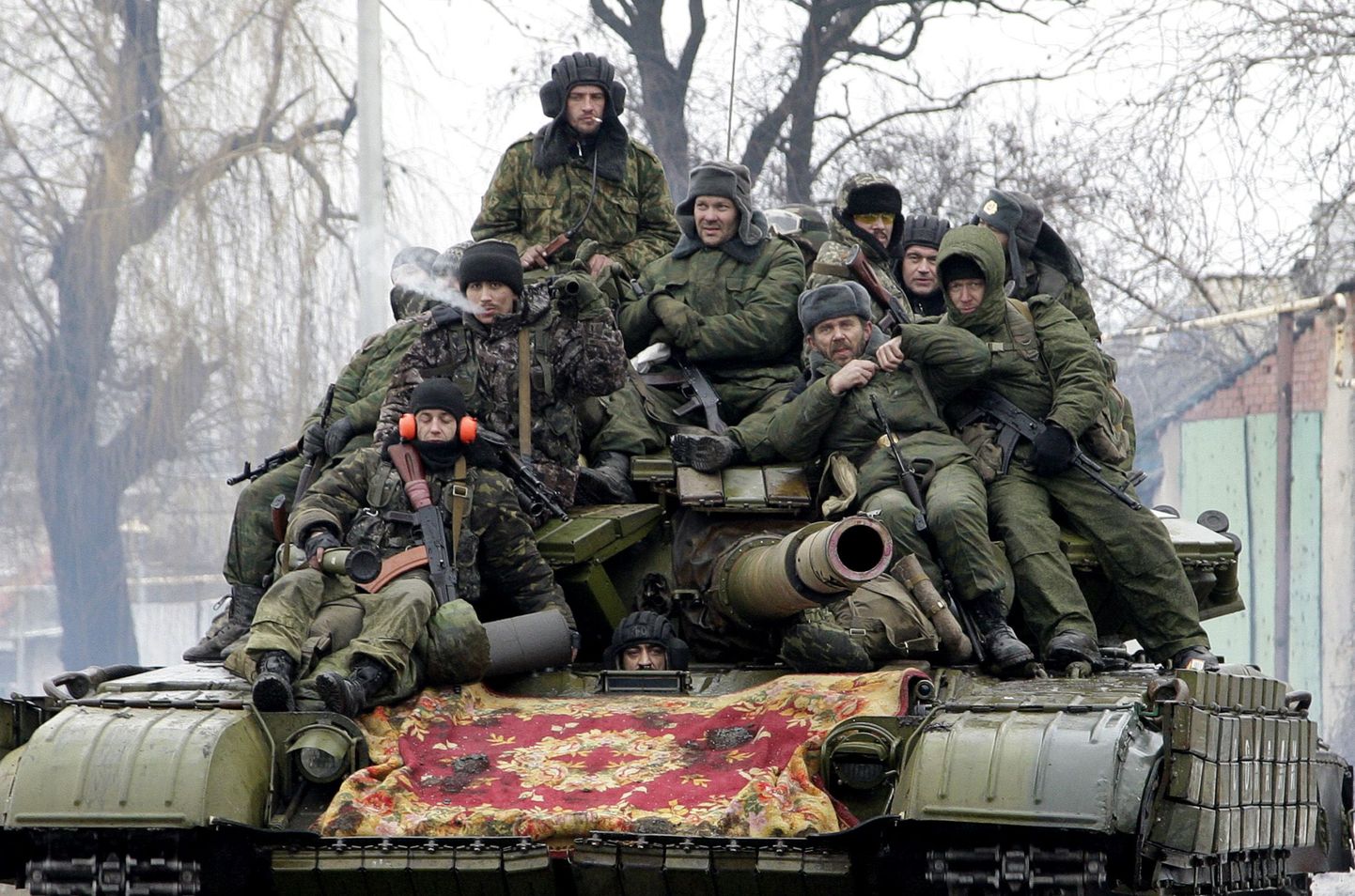 Isehakanud Donetski rahvavabariigi võitlejad Donetski lähistel.