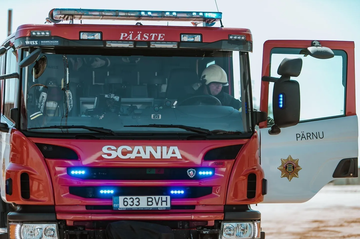Tuli oli levinud kahe korteri vahelakke, seetõttu avasid päästjad umbes ruutmeetri lage.