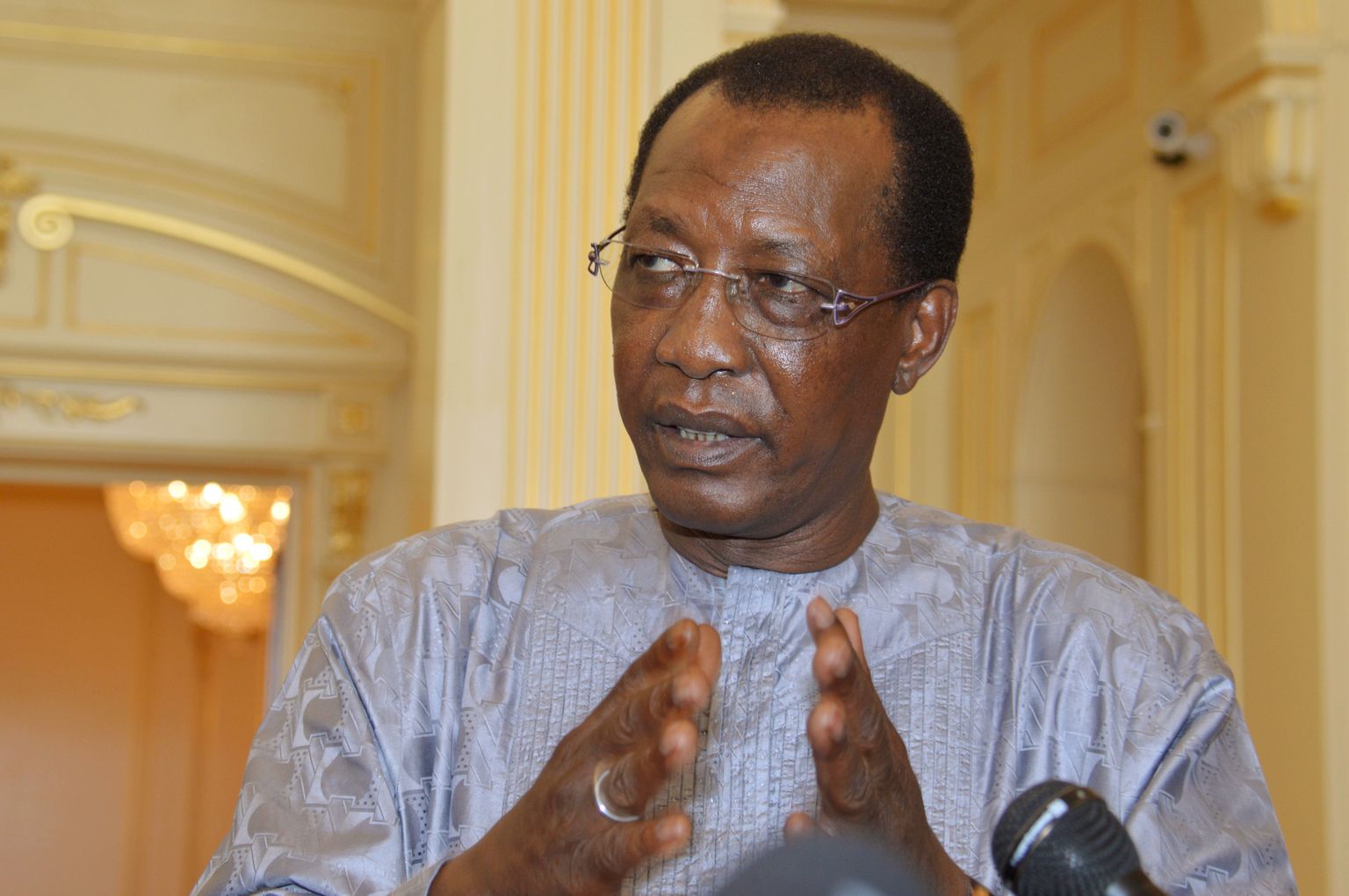 President Idriss Deby vastab aprillikuus presidendipalees ajakirjanike küsimustele.