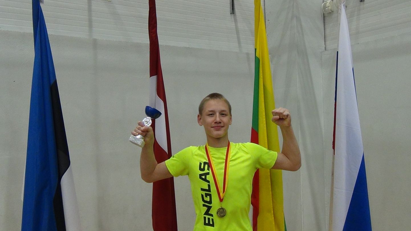 Tartu noormaadleja Artur Jeremejev alistas Eduard Pütsepa mälestusturniiril kehakaalus -60kg kõik vastased ning saavutas laupäevasel Daugavpilsi meistrite turniiril -60kg kehakaalus teise koha.