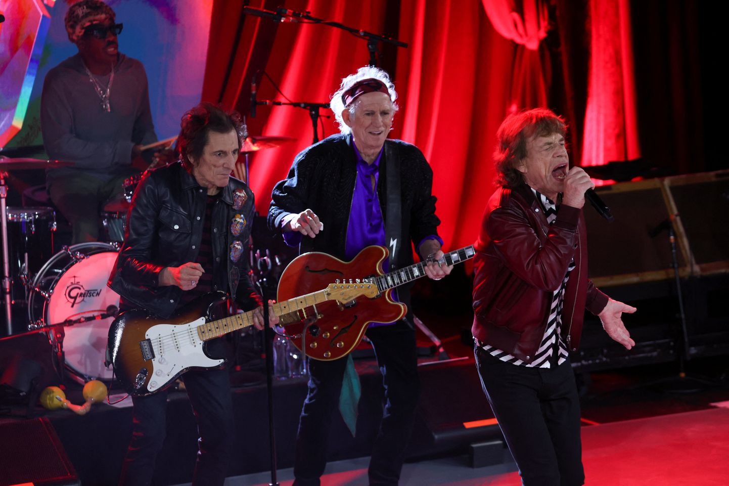 Grupa "Rolling Stones" muzicē albuma "Hackney Diamonds" atklāšanas koncertā Ņujorkā piektdien, 20. oktobrī