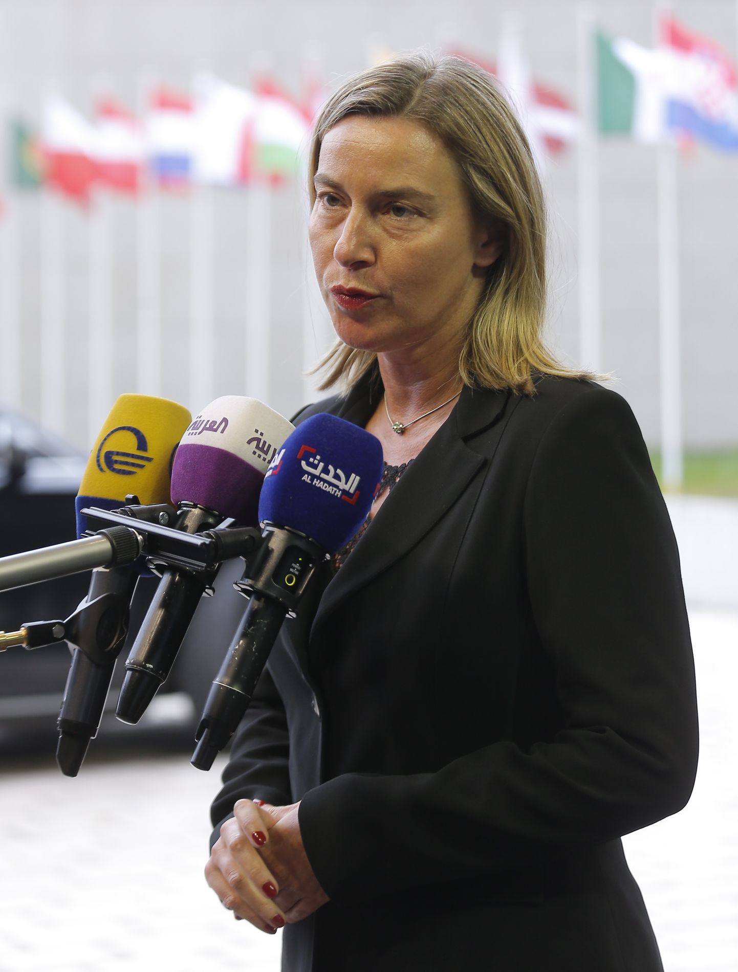 Euroopa Liidu välispoliitikajuht Federica Mogherini esmaspäeva hommikul Luksemburgi pealinnas Luxembourg´is enne ühenduse välisministrite kohtumist ajakirjanikega vestlemas.