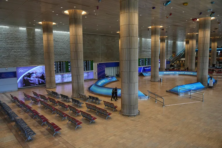 Inimtühi Iisraeli Ben Gurioni lennujaam Tel Avivi lähedal.