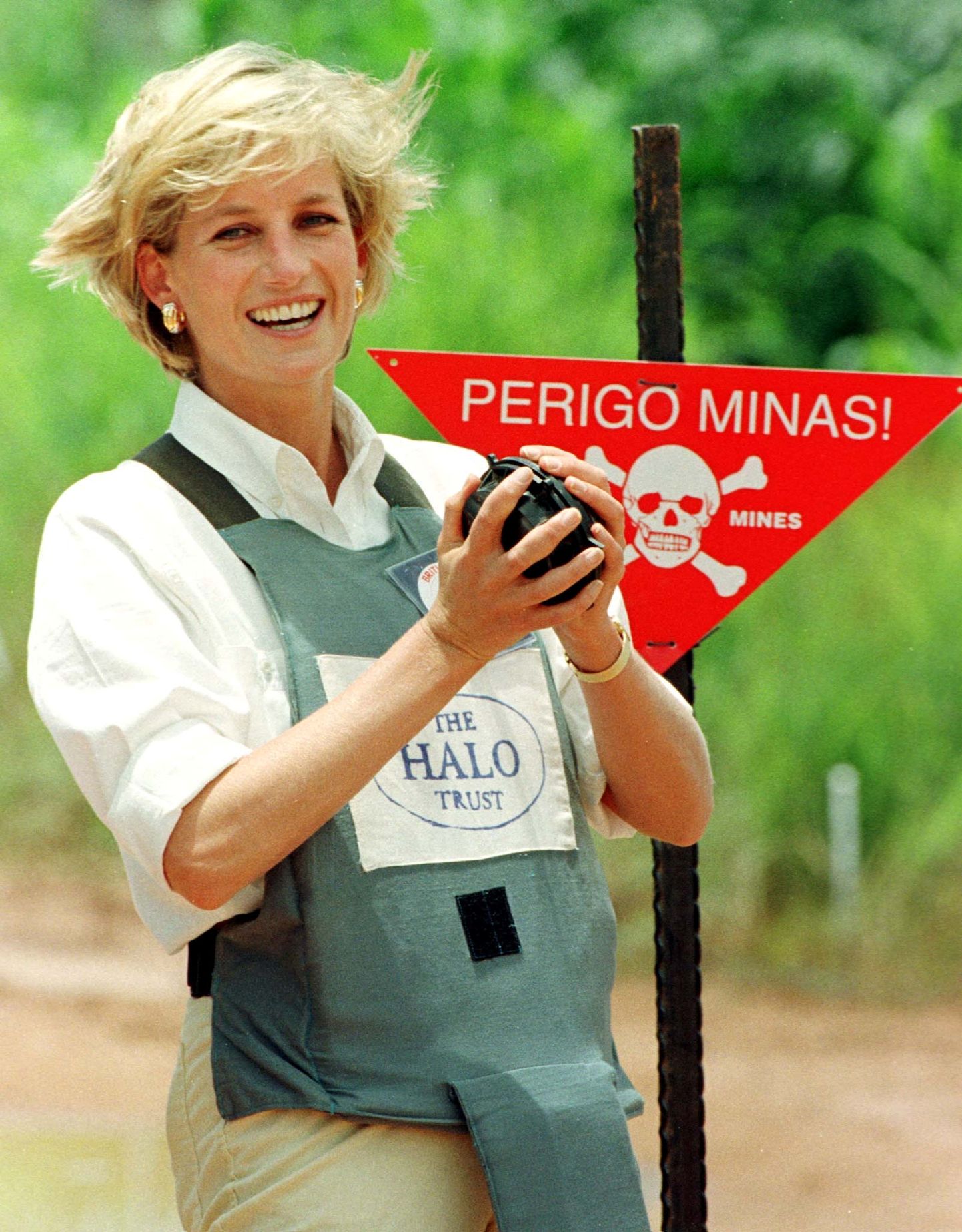 Walesi printsess Diana 1997. aastal Angolas Huambo maamiinivälja ohutuskoridoris