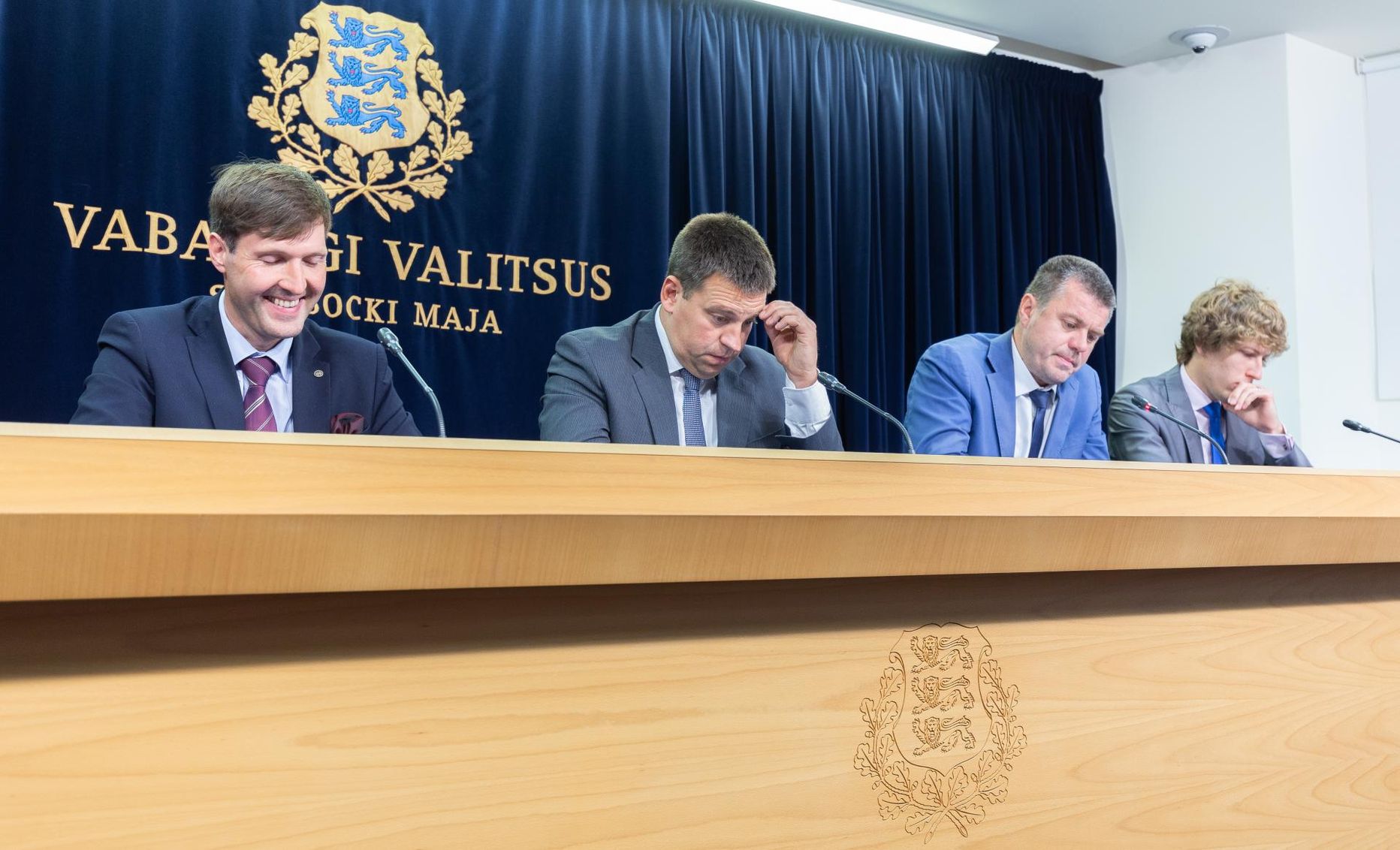 Kes neist on parimad väitlejad? Martin Helme (vasakult), Jüri Ratas, Urmas Reinsalu ja Tanel Kiik valitsuse pressikonverentsil.