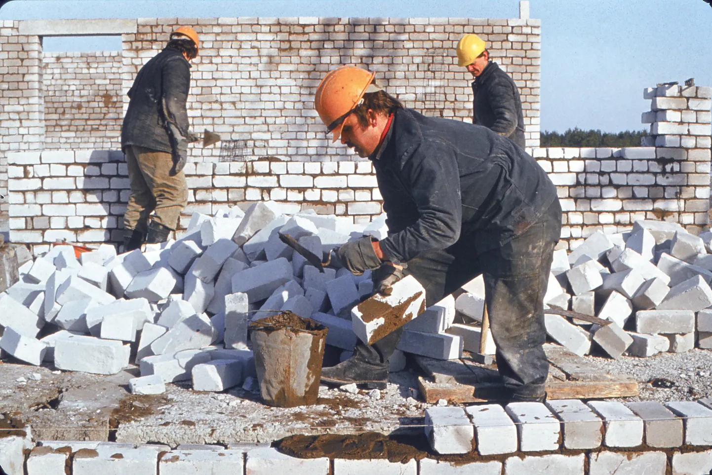 KIIRED PÄEVAD: Töö objektil käis 1979. aastal suure hooga, kuna valmimistähtaeg aasta lõpus surus peale!
FOTOD: SAARE KALURI ARHIIV