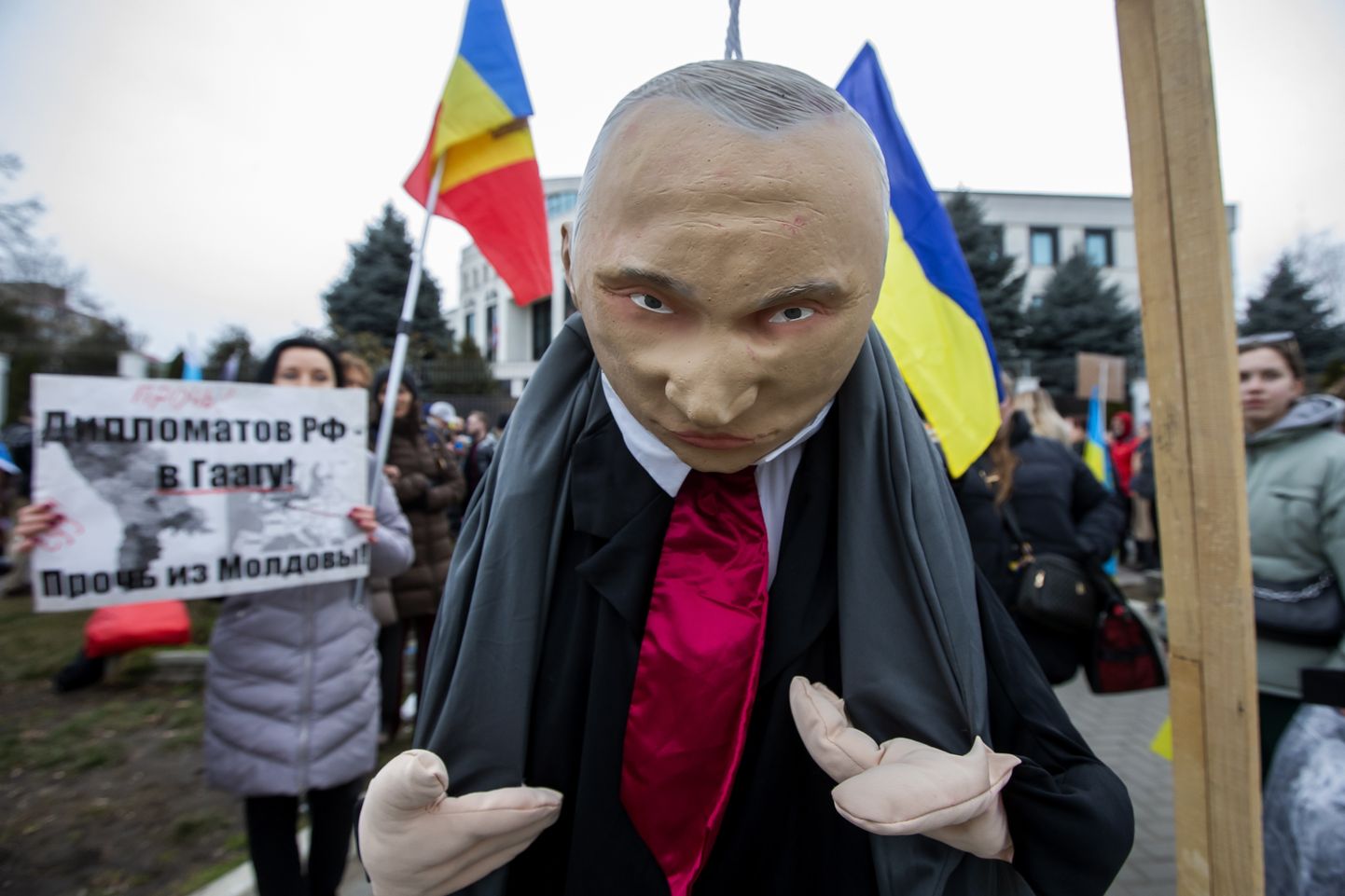 Venemaa agressiooni vastane meeleavaldus 24. veebruaril Chișinăus Vene saatkonna ees.