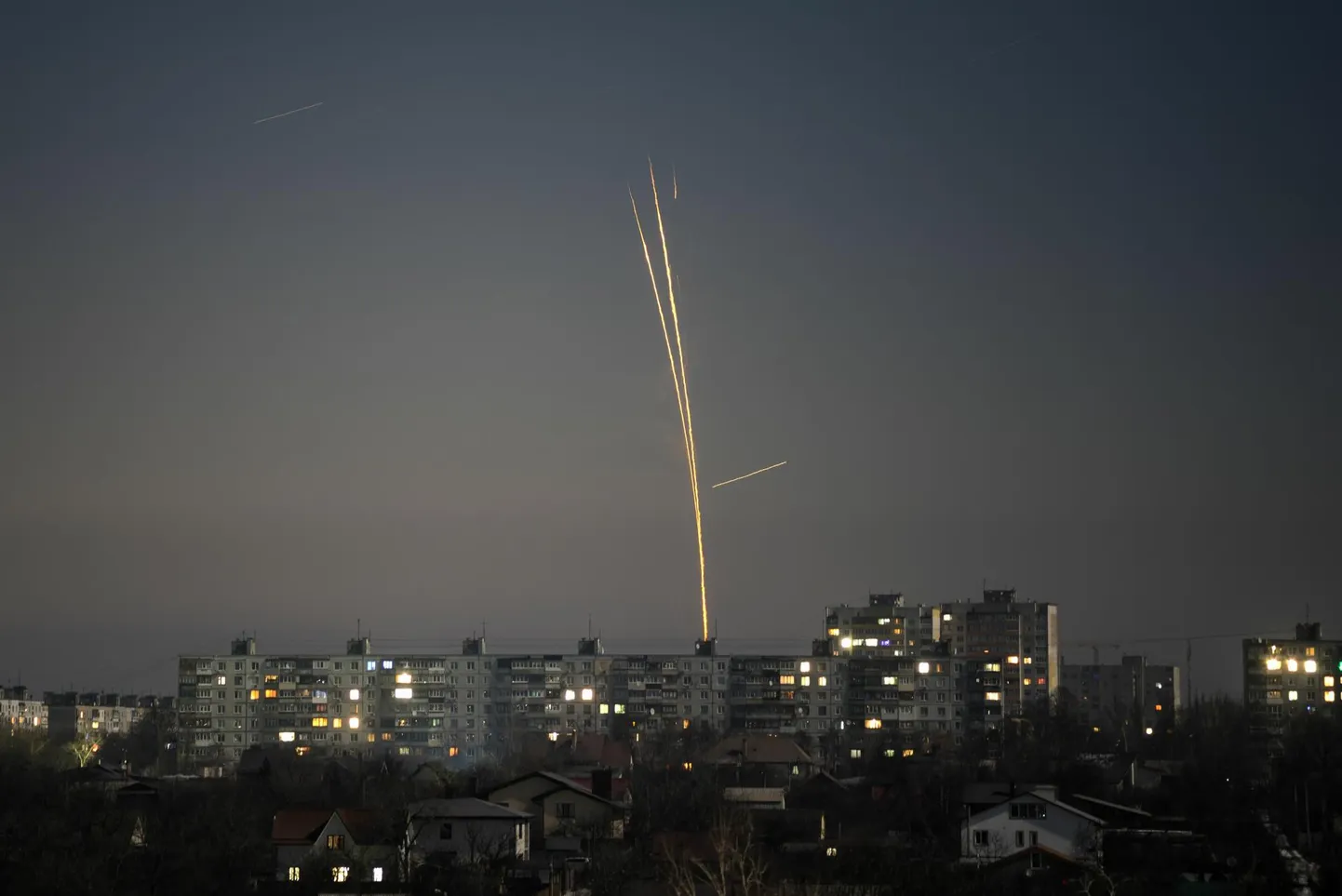 Venemaalt välja tulistatud raketid Harkivi kohal.