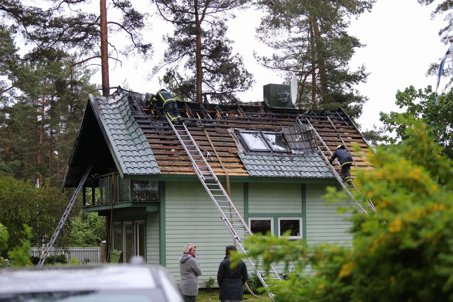 Täna õhtul Võsul toimunud tulekahjus sai kannatada maja katus.