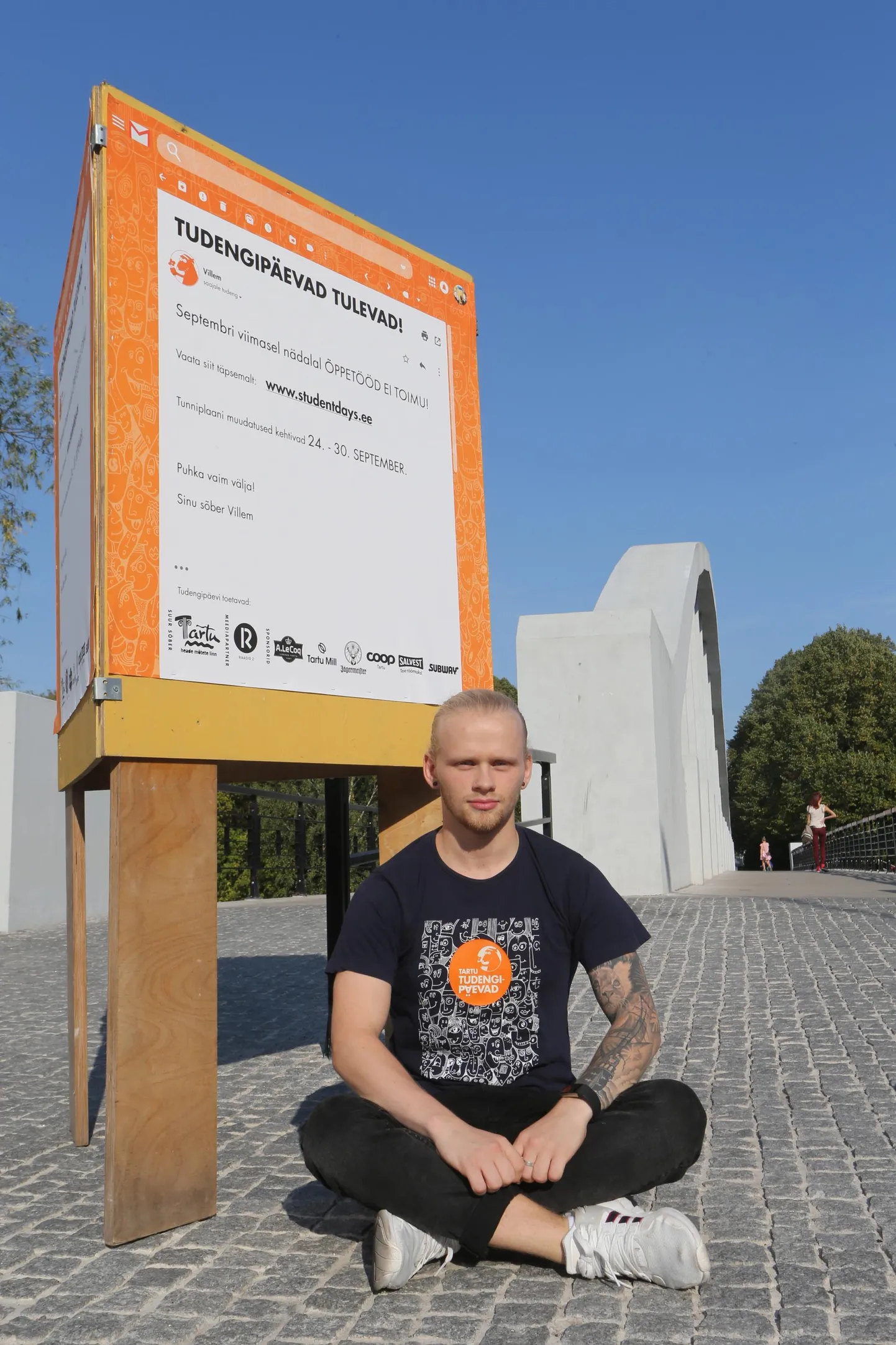 Tudengipäevade projektijuht Hendrik Unt manitseb tudengihakatisi, et kuigi reklaamtahvlitel on kirjas, et septembri viimasel nädalal õppetööd ei toimu, ei tasu seda võtta sõna-sõnalt. Üritusi saab väisata ikkagi siis, kui loengutes käidud.