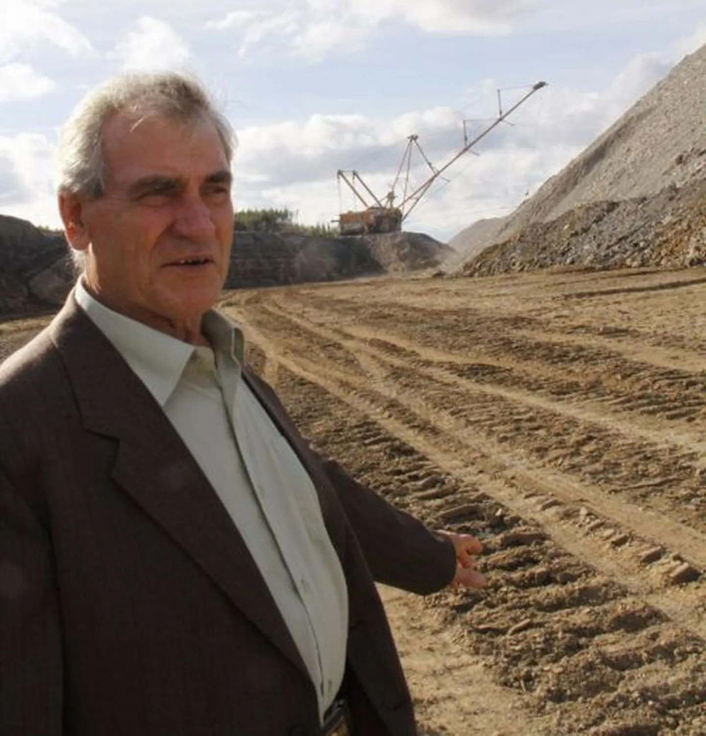 56 лет проработал в горнодобывающей промышленности Эстонии 74-летний Александр Фишов. Работает и до сих пор. А пенсия у него – 331 евро. Меньше, чем пособие по безработице в Греции.