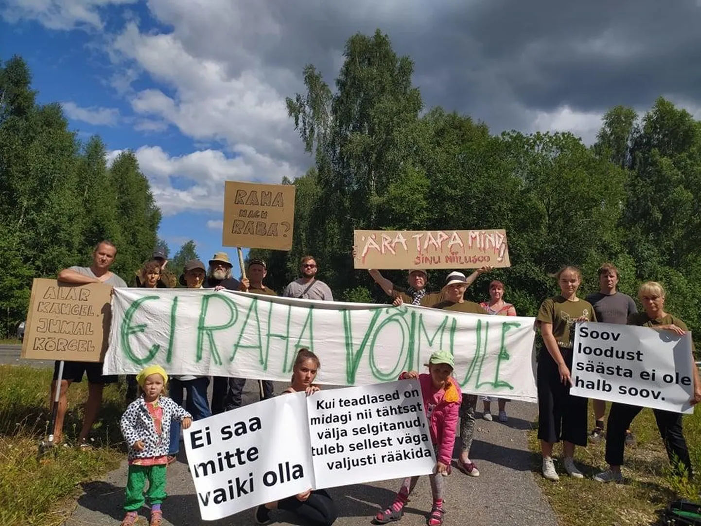 Niilusoo raba kaitseks on kohalikud ja looduskaitsjad korraldanud ka meeleavaldusi ja pikette.
