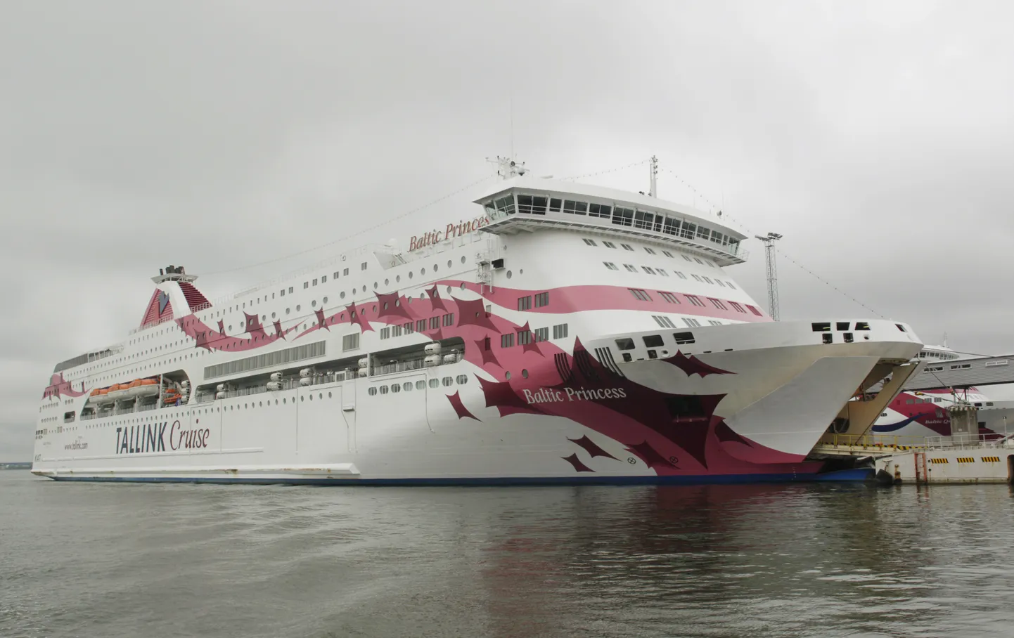 Паром Baltic Princess фирмы Tallink, который сейчас работает на линии Турку-Стокгольм.