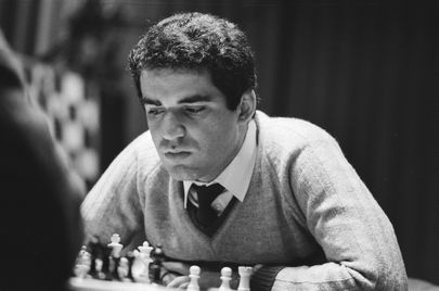 Гарри Каспаров в декабре 1985 года- самый молодой (22 года) чемпион мира по шахматам.