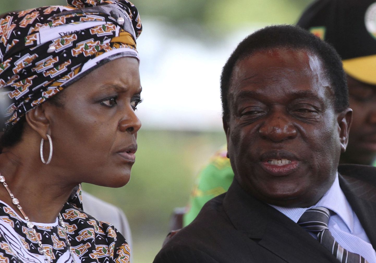 Zimbabwe president Robert Mugabe abikaasa Grace Mugabe vallandatud asepresidendi Emmerson Mnangagwaga.