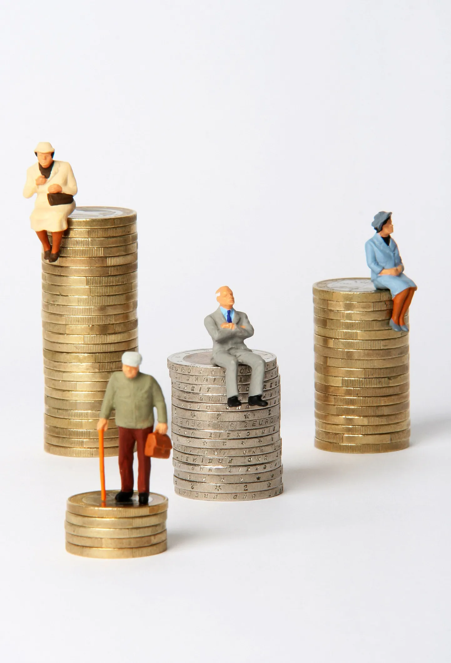 Pensionisüsteemi muudatused peavad tagama piisava sissetuleku, kuhu ei kandu üle praegune palkade suur erinevus.