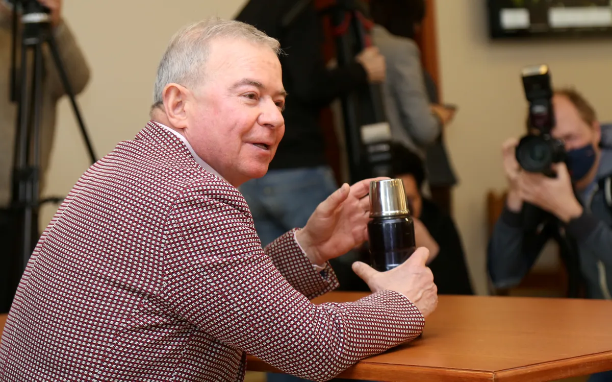 А причиной раскола стал он - экс-мэр Вентспилса Айвар Лембергс