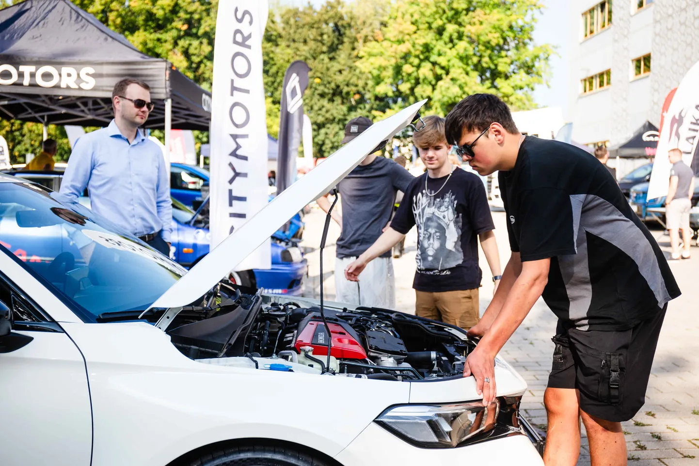 Tartu rakendusliku kolledži tehnika- ja karjääripäeval olid kohal nii autoteenindus- kui ka mitmed tehnika ja elektroonikaga tegelevad firmad.