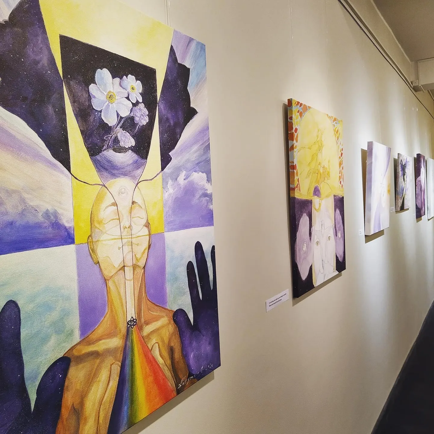 Uued seinad ja riputussüsteem ei tõmba enam piltidelt tähelepanu ära ega häiri kunstnikke ja vaatajaid.