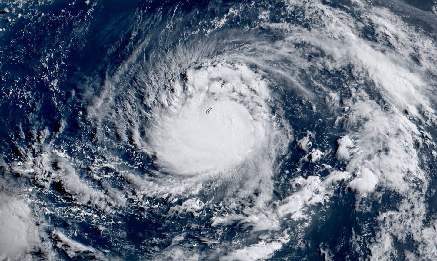 Taifuun Mawar lähenemas Guamile.