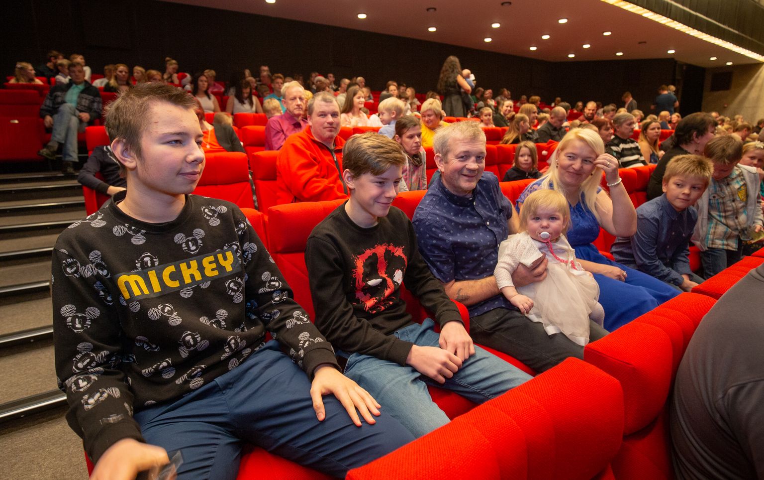 Jõulude puhul tuli kokku ligi 500 Eesti lasterikaste perede liidu liiget Viljandi-, Järva-, Valga- ja Jõgevamaalt.