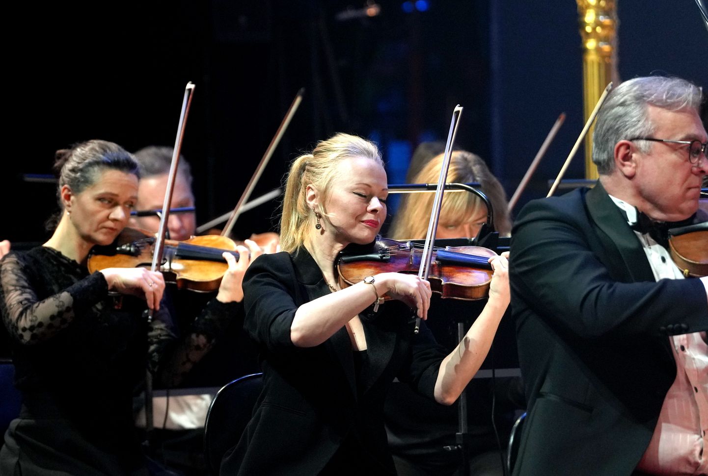 Latvijas Nacionālais simfoniskais orķestris uzstājas "Lielās mūzikas balvas 2022" svinīgajā balvu pasniegšanas ceremonijā Latvijas Nacionālajā operā un baletā.