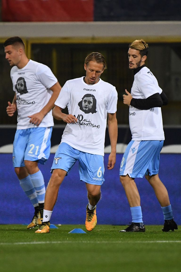 Roma Lazio mängijad ütlesid antisemitismile Anne Franki pildiga T-särgiga «ei»