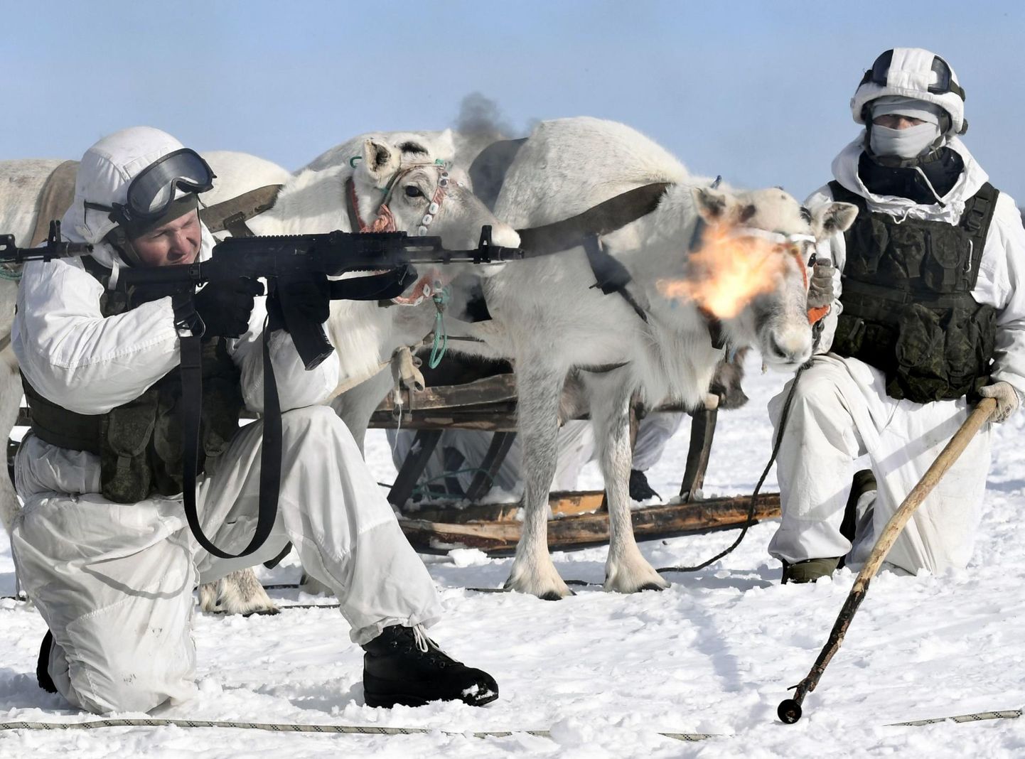 Venemaa sõdurid märtsis Murmanski oblastis Lovozeros õppustel harjutamas tegutsemist arktilises kliimas. 
