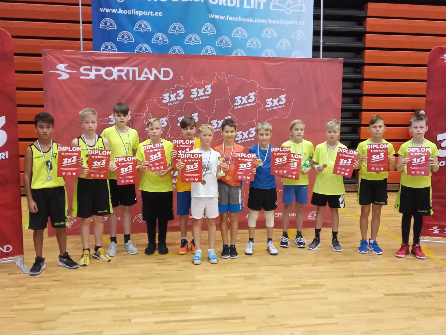 1. – 5. klasside arvestuses esikolmikusse jõudnud poiste võistkonnad.
