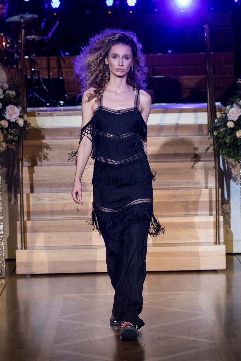 Julgeid liikuvaid kleite on kõige lihtsam kanda mustana, Oksana Tandit.