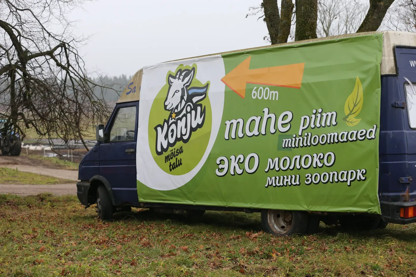 Kaubaauto maaeluminister Martin Repinskile kuuluvas Konju farmis Ida-Virumaal.