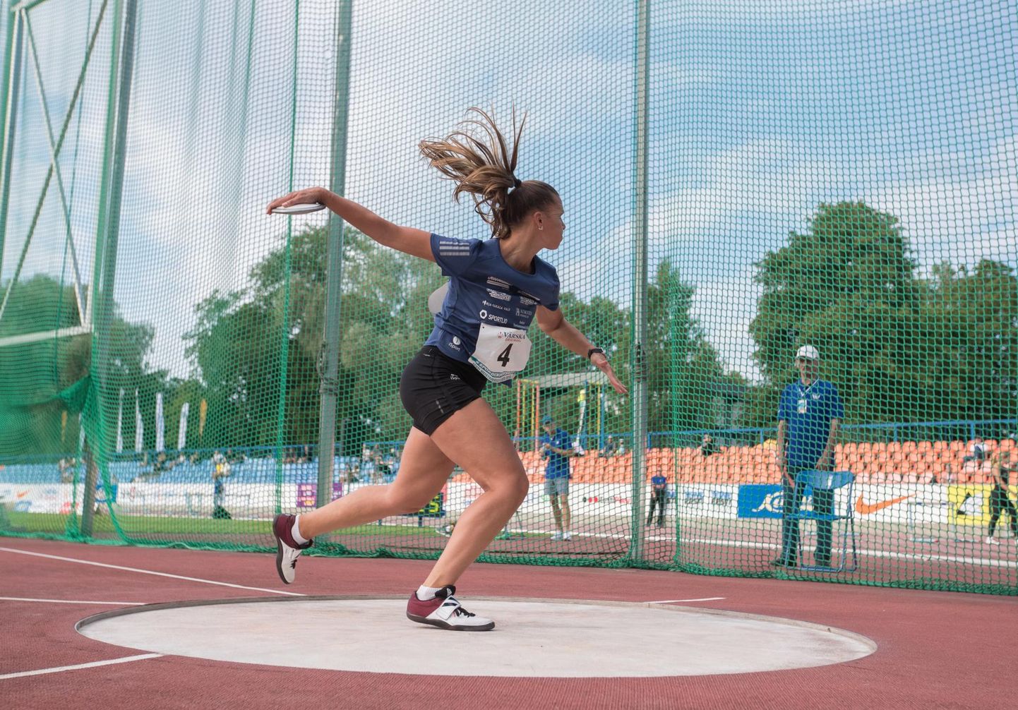 Naiste kettaheites teenis Eesti meistri tiitli Audentese spordiklubi esindaja, Viljandist pärit Kätlin Tõllasson, kes lennutas tulemuseks 56.62.